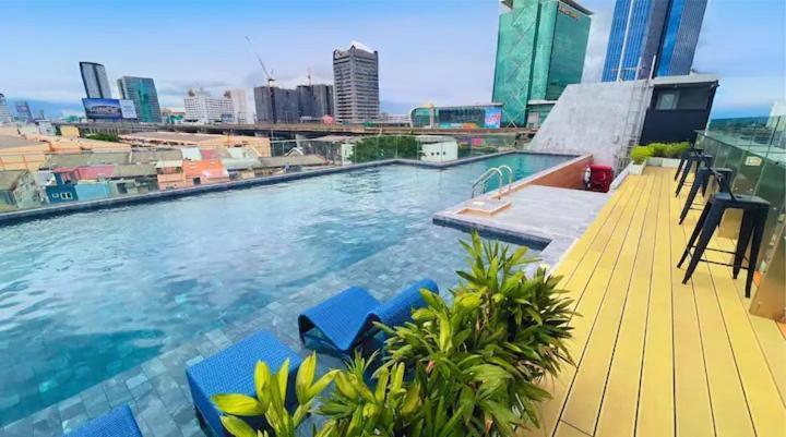 Hotel De Botan Bangna Bangkok Esterno foto